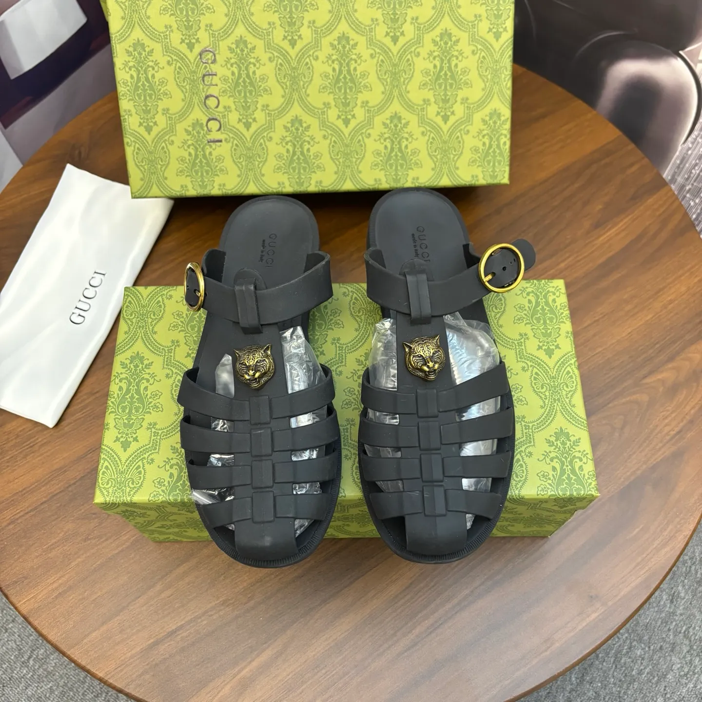 Men's shoes 260💰 [Gucci] Counter quality, top-quality original goods, real photos! Original TPU material, fine workmanship, comfortable; genuine 1:1 replica Size: 38 ~ 46